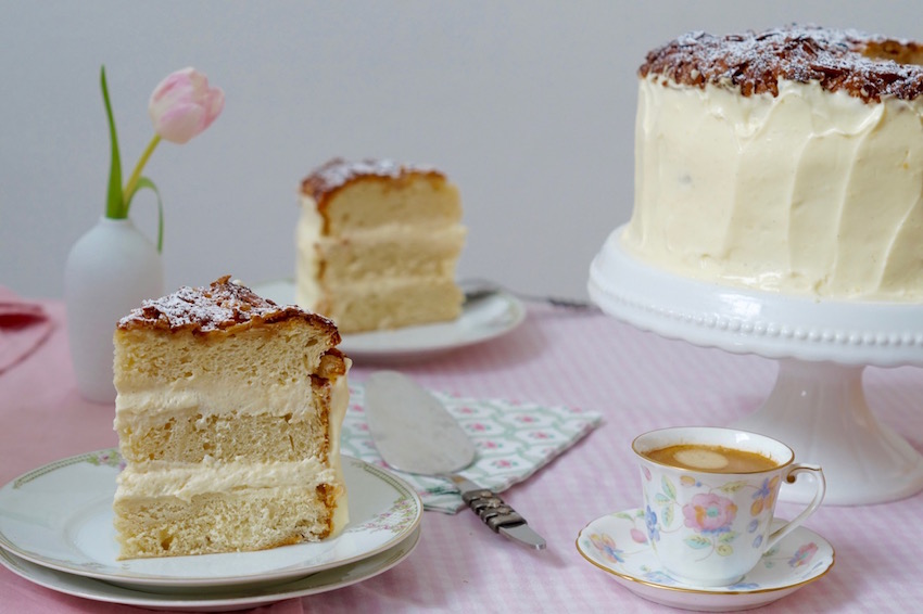 Bienenstich-Torte - Frau Stiller backt - Ein Häppchen Liebe - Blog-Geburtstag
