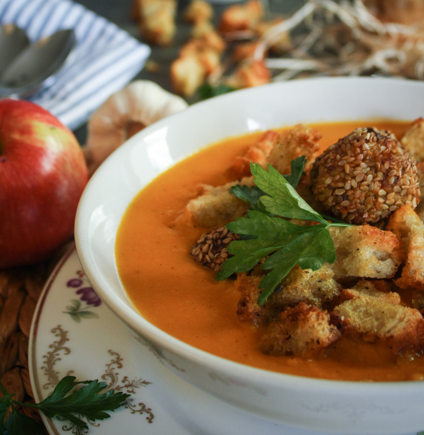 Karotten-Kokos-Suppe mit Apfel-Curry-Hackbällchen - Ein Häppchen Liebe